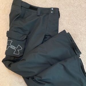 Under Armour youth size Medium black snow/ski pants pants